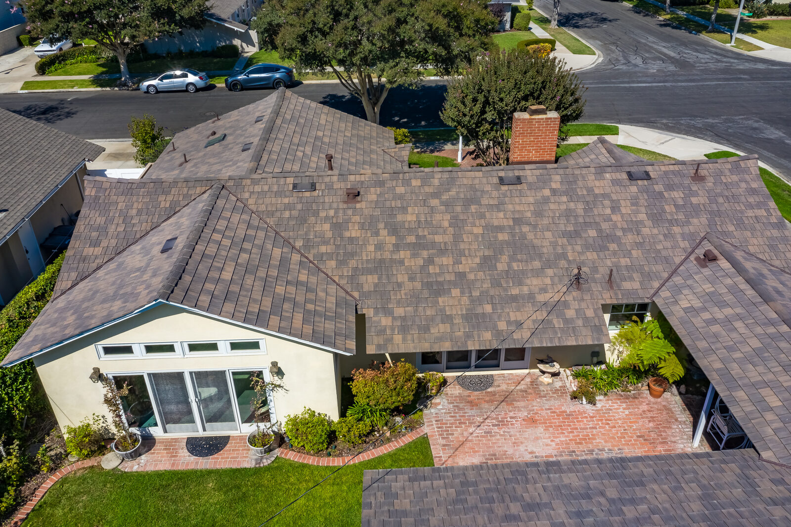 Single-story Southern California home with a DaVinci Select Shake synthetic roof, aerial view